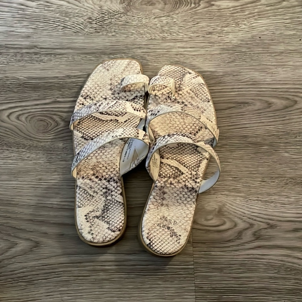 A New Day Snake 🐍 Print Women’s 7 1/2 Sandals 🩴. Black And White In Color.